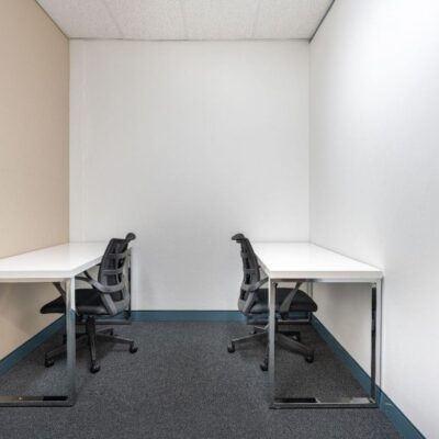 Không gian văn phòng được thiết kế chỉn chu đến từng chi tiết tại HQ Vạn Phúc City dành cho 2 người.